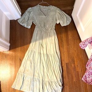 Moon river long dress puff sleeves light green size M
